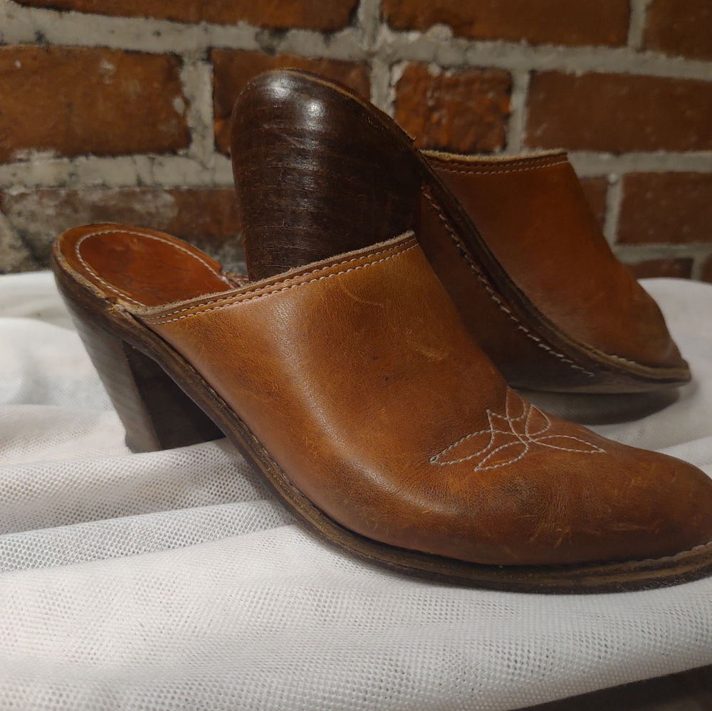 Women's narrow slip on cowgirl style